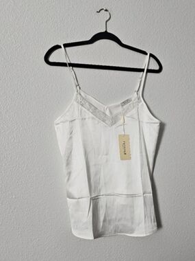 Women’s White Lace-Trim Camisole with Adjustable Straps Sz M